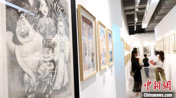 賭博：“天生艺术家”美术展在乌鲁木齐举办